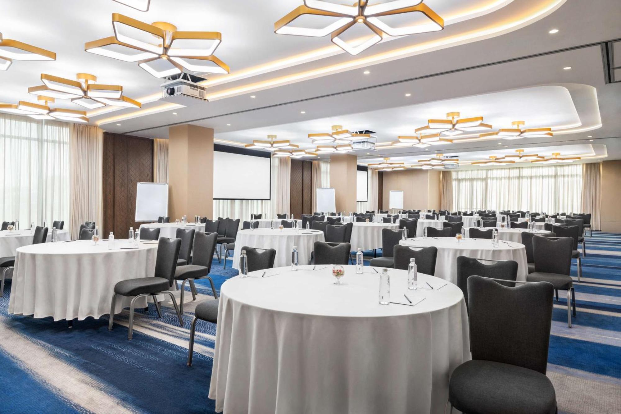 Radisson Blu Convention And Exhibition Center Hotel